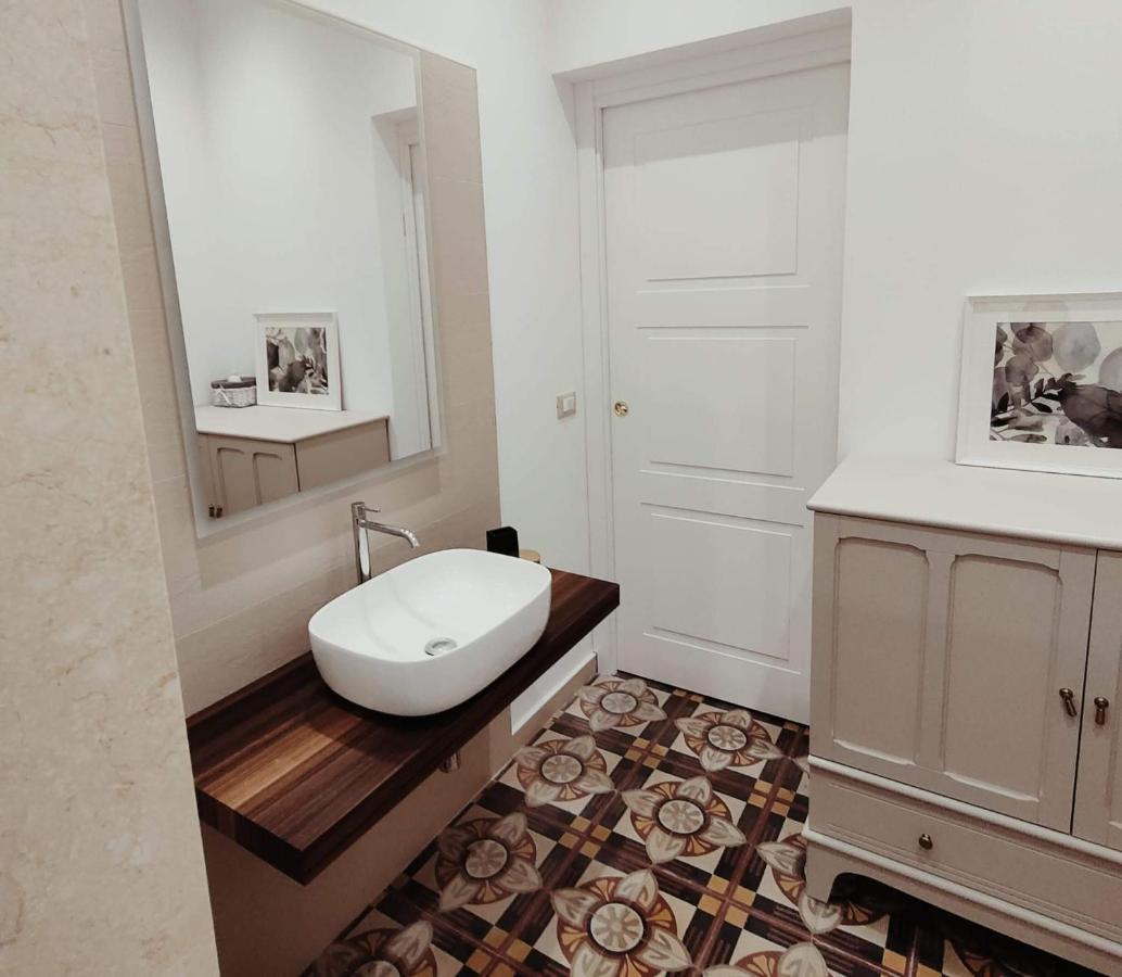 קאריני Piazza Vittoria Apartment מראה חיצוני תמונה