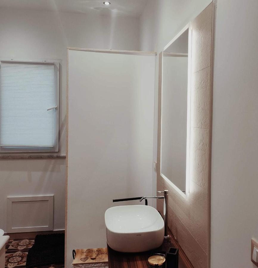 קאריני Piazza Vittoria Apartment מראה חיצוני תמונה
