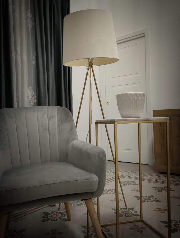 קאריני Piazza Vittoria Apartment מראה חיצוני תמונה