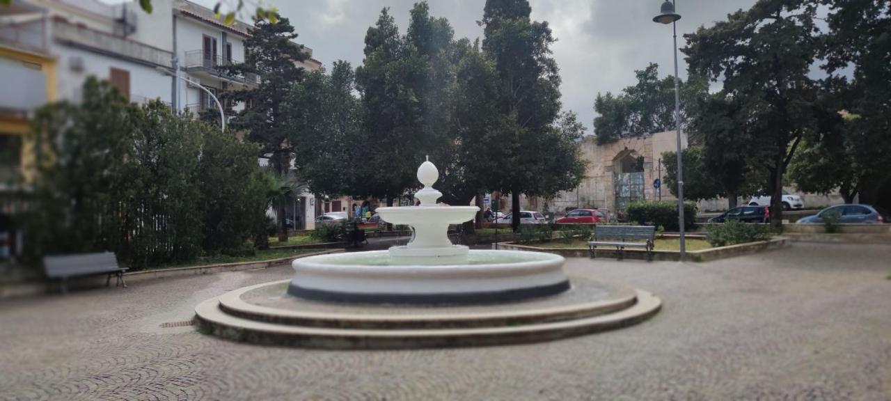 קאריני Piazza Vittoria Apartment מראה חיצוני תמונה